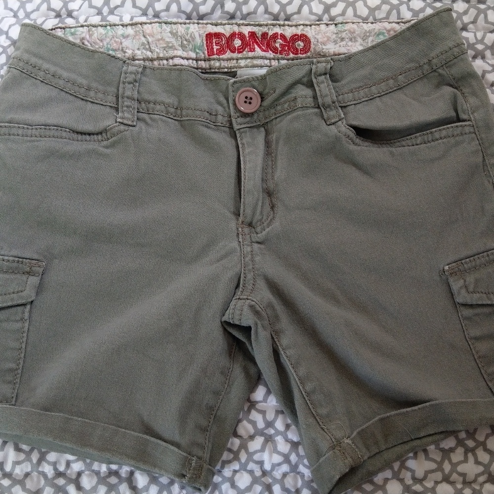 Bongo Shorts khaki green w/cargo pockets